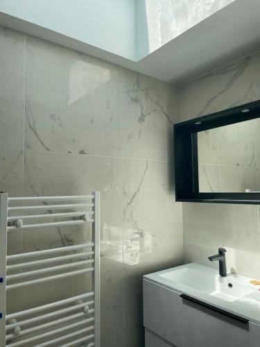 Salle d'eau avec puits de lumière – AXIAS Habitat – Programme immobilier – Pau